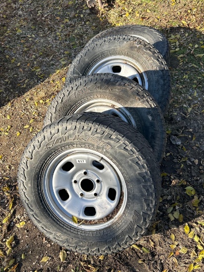 5 bolt 265/70R17 tires and rims little tread left