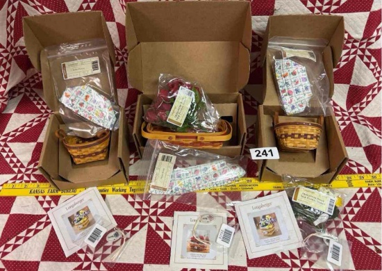 MINIATURE FLOWER BASKETS ROSES, PANSIES