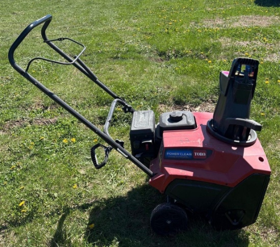 Toro Power Clear snow blower 721