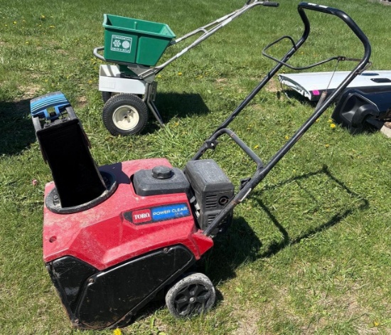 Toro Power Clear snow blower model 38752