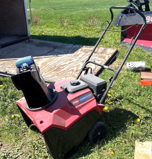 Toro Power Clear 721 snow blower