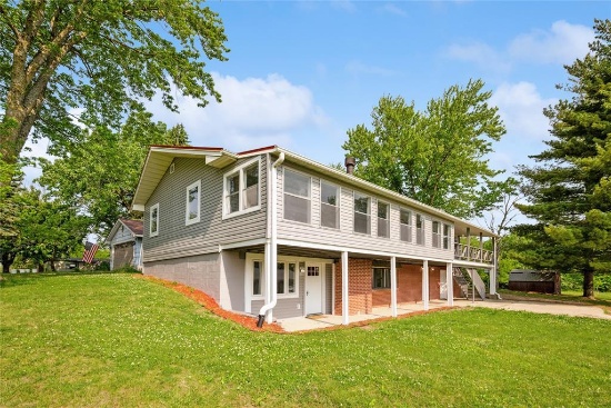 BID ON HOME HERE! 8423 Meadow Wood DR Dexter Iowa