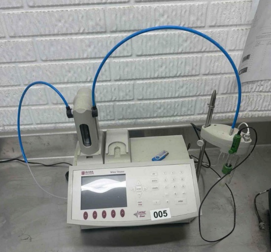Hanna Instruments HI901W Wine Titrator w/respective acid solutions Newer unit! see description