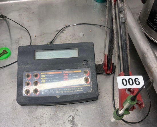 Hanna Instruments HI2221 Benchtop pH/mV Meter with CAL Check