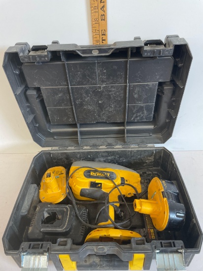 18V DEWALT FINISH NAIL TWO BATTERIES AND CHARGER
