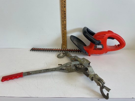 BLACK & DECKER 18 ELECTRIC HEDGE MOWER AND COME ALONE