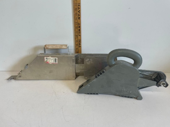 STAINLESS STEEL AND PLASTIC DRYWALL TAPER
