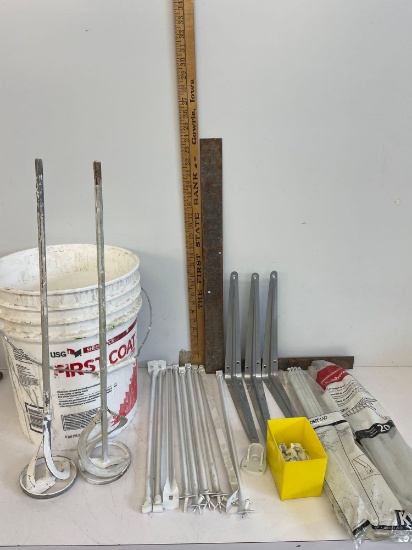12 SUPPORT BRACKETS, LEVEL AND PAINT MIXER FOR DRILL