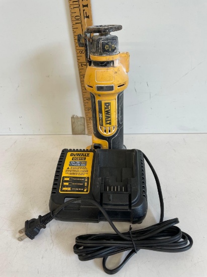 DEWALT 20V CORDLESS CUT-OUT TOOL AND CHARGER
