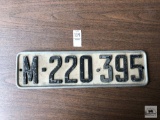 Vintage unmarked plate, M-220-395