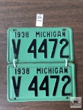 Pr of Antique matching Michigan license plates