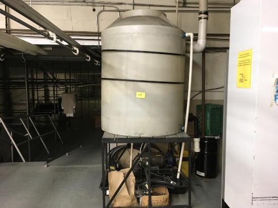300 Gallon Water Tank w/ Stand