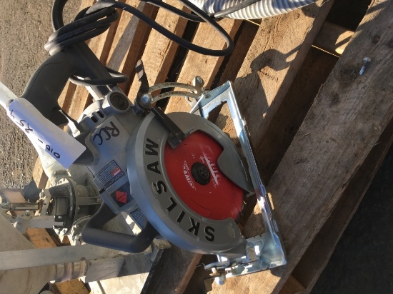 Skilsaw 7 1/4 in Saw