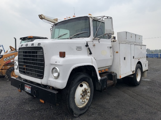 1982 Ford 700 S/A Service Truck
