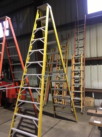 12ft Fiberglass Step Ladder