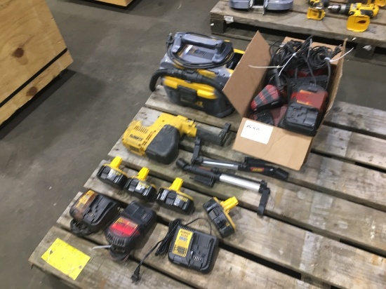 Dewalt Wet/Dry Vac w/Dewalt Chargers