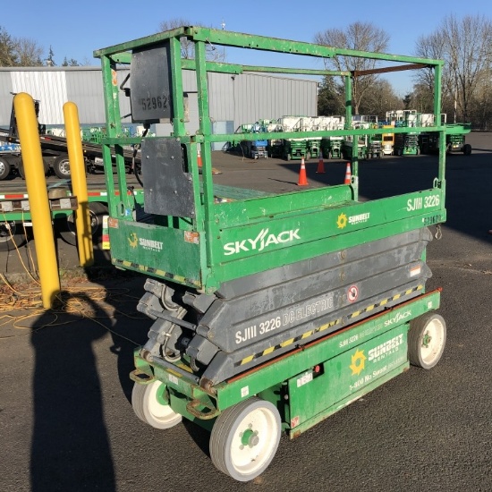 2013 Skyjack SJ3226 Scissor Lift