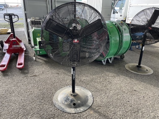Dayton 1RWB5A Pedestal Fan