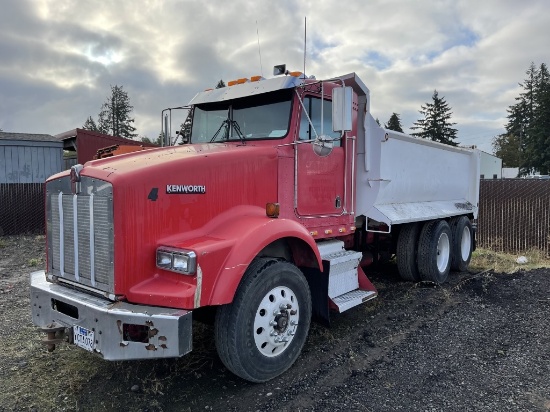 2001 Kenworth T800 T/A Dump Truck