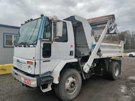 2001 Freightliner FC80 S/A Dump Truck