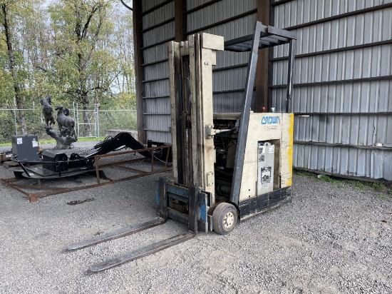 Crown 35RCTT-S Stand Up Forklift