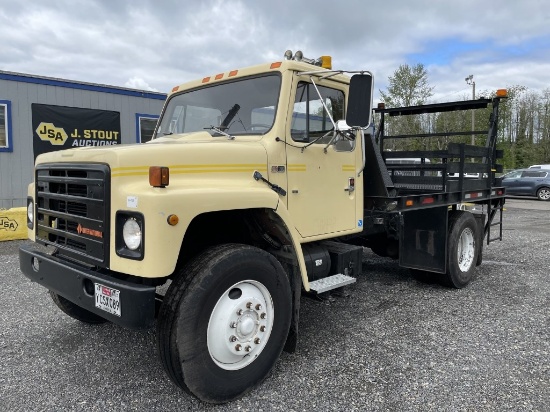 1988 International S1700 S/A Flatbed Truck