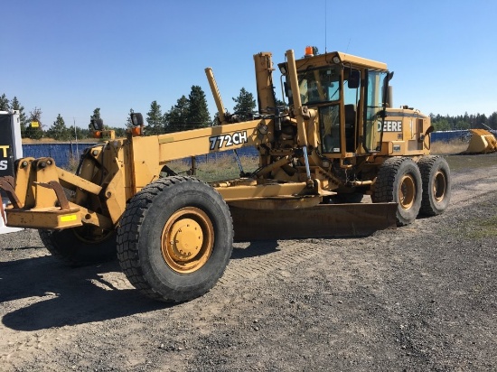 2001 John Deere 772CH Motor Grader