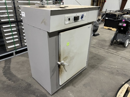 VWR 1675 Lab Oven