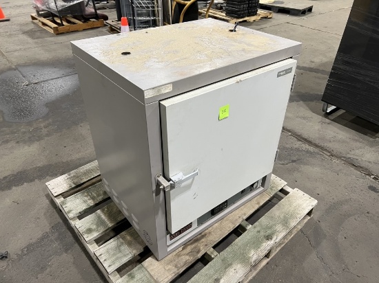VWR 1670 Lab Oven