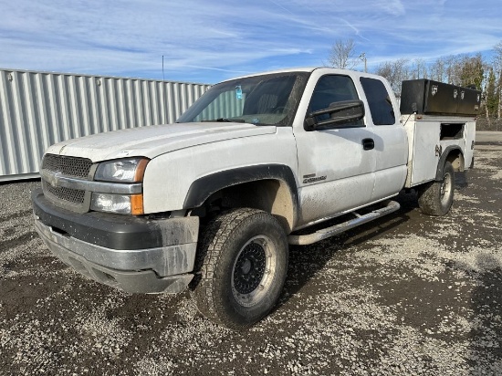 2003 Chevrolet 2500 HD Extra Cab 4x4 Utility Truck