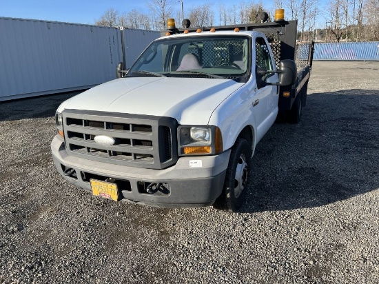 2005 Ford F350 XL SD Flatbed Truck