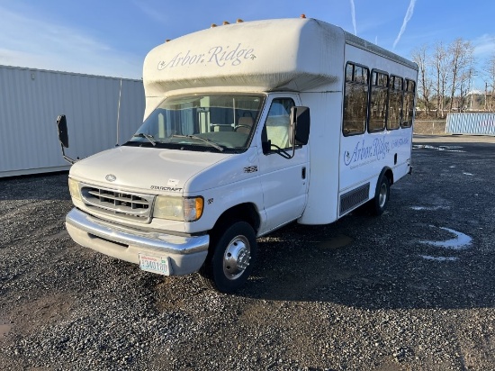 2002 Ford E450 SD Shuttle Bus