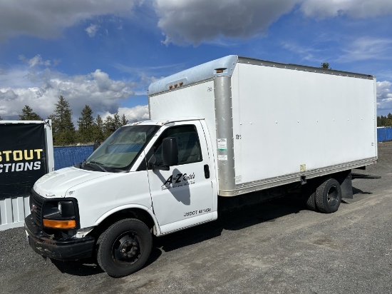 2005 GMC Savana Box Truck