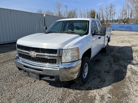 2009 Chevrolet Silverado Extra Cab Utility Truck