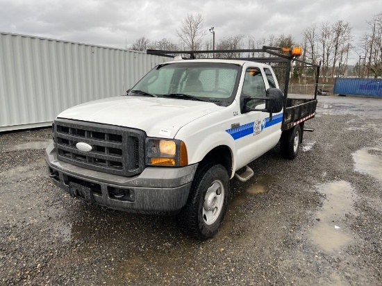 2005 Ford F350 4x4 Extra Cab Flatbed Truck
