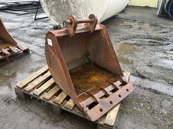 30" Dig Bucket w/Cutting Edge