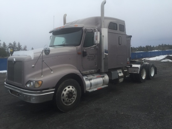 2005 International 9400i T/A Sleeper Truck Tractor