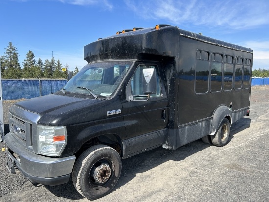 2009 Ford E350 SD Shuttle Bus