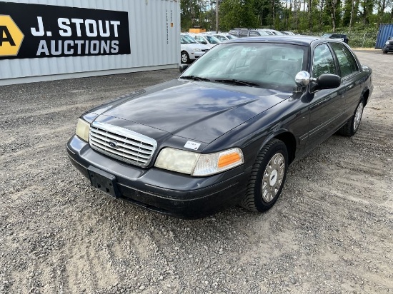 2004 Ford Crown Victoria Sedan