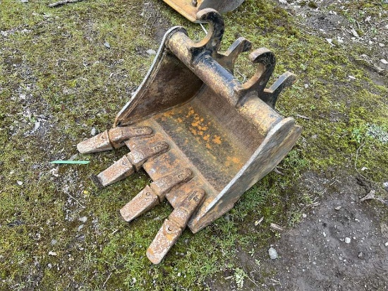 John Deere 16" Dig Bucket