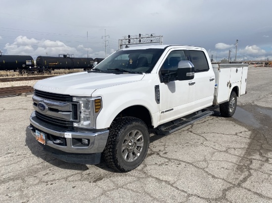 2019 Ford F350 XLT Crew Cab 4x4 Utility Truck