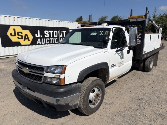 2007 Chevrolet Silverado 3500 HD Flatbed Truck