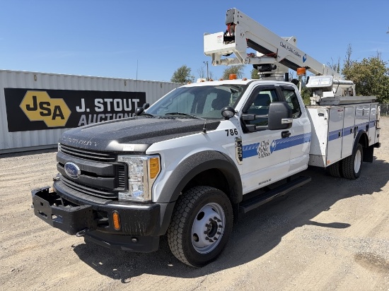 2017 Ford F550 SD Extra Cab 4X4 Bucket Truck