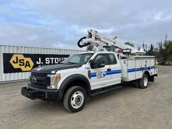 2017 Ford F550 SD Extra Cab 4X4 Bucket Truck