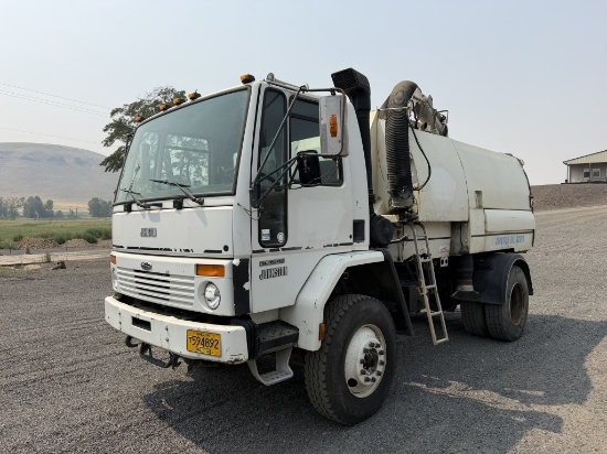 2001 Johnston 605 Suction Sweeper Truck