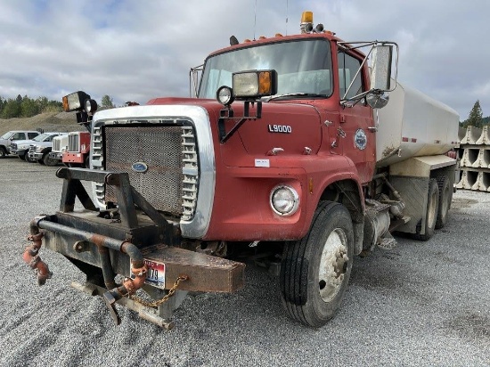 1988 Ford L9000 T/A Water Truck