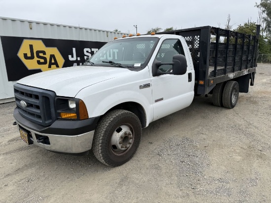 2006 Ford F350 XL SD Flatbed Truck