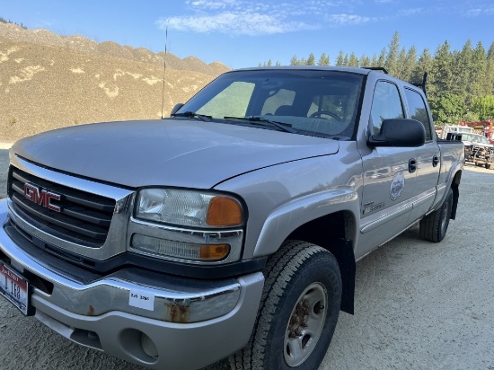 2006 GMC Sierra 2500 HD Crew Cab 4X4 Pickup