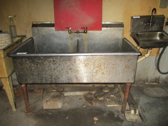 Stainless Steel 2 Compartment Sink.