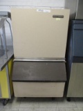 Scotsman Icemaker w/ Bin CM250AE1.